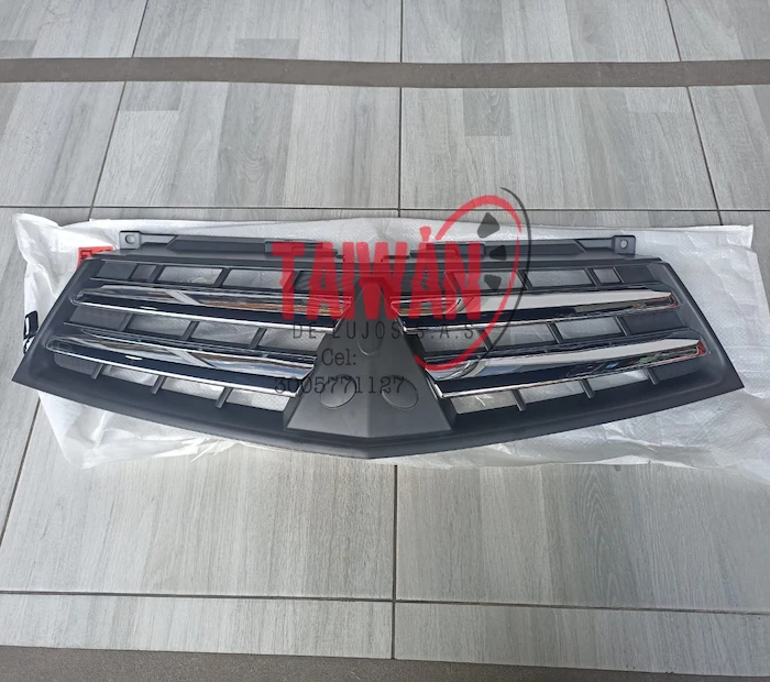 Persiana Cromada de Líneas Rectas Mitsubishi Sportero